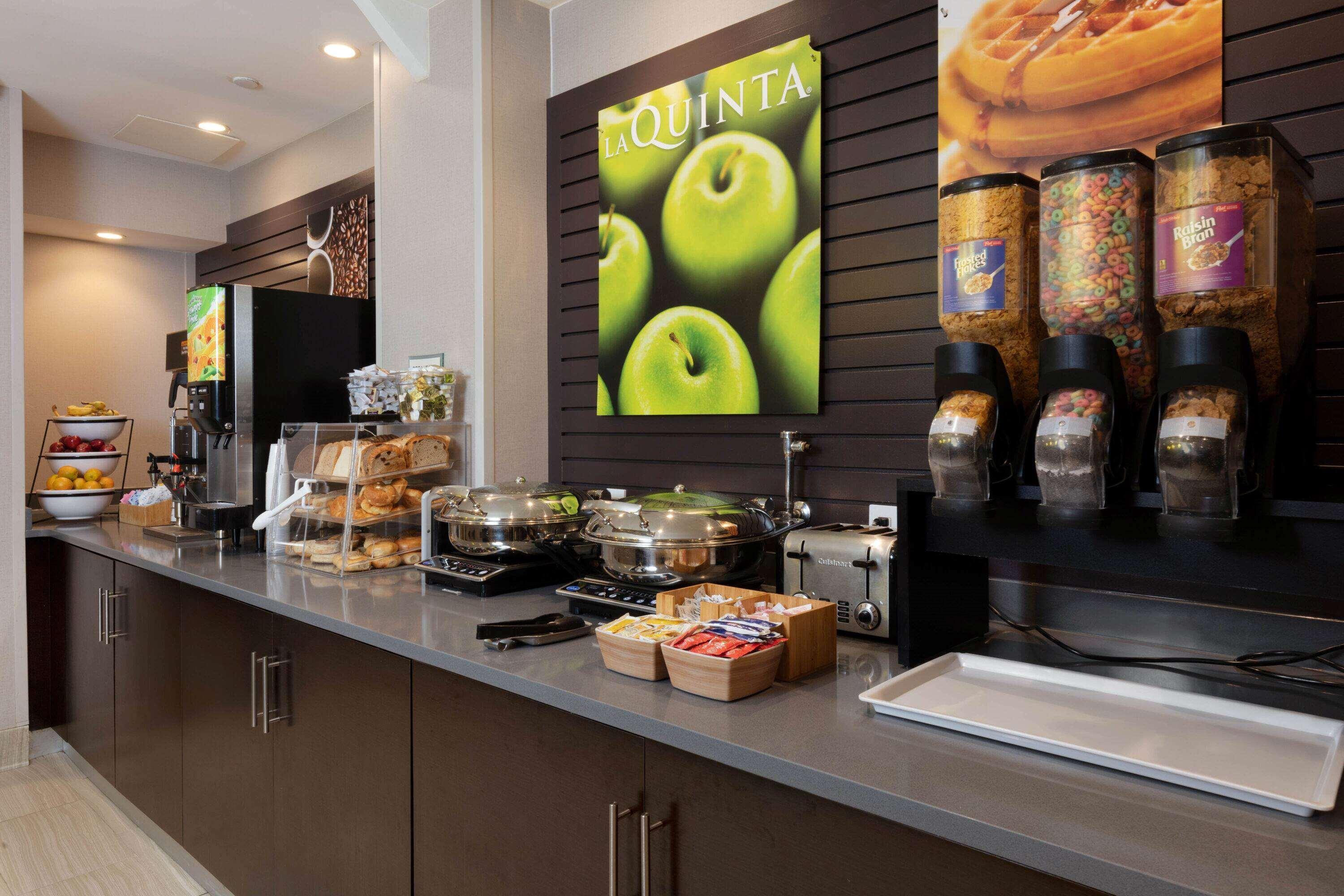 La Quinta By Wyndham New York City Central Park Bagian luar foto